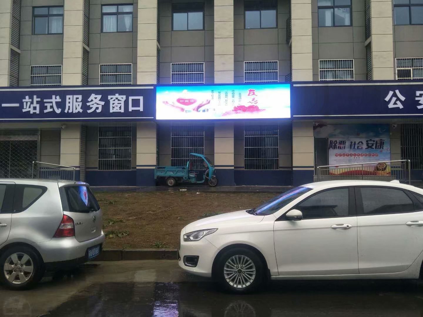 常州鐘樓公安局五星派出所戶外P6全彩屏安裝完畢！