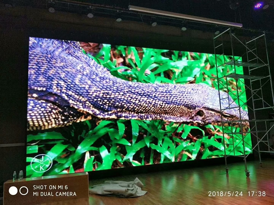 上海外國(guó)語(yǔ)高校室內(nèi)P3全彩屏135㎡完美點(diǎn)亮！