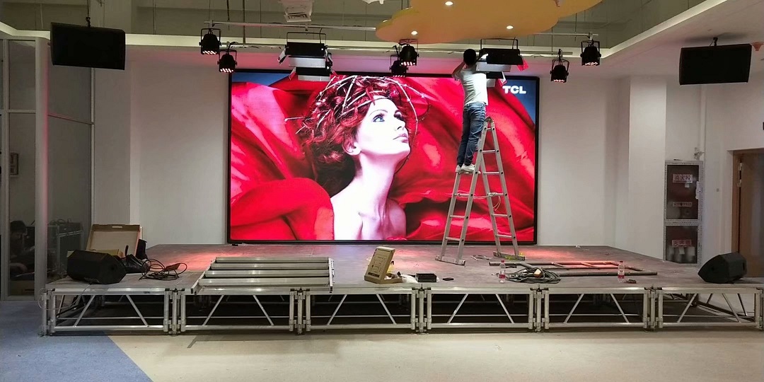 張家港恒光國(guó)際商業(yè)廣場(chǎng)室內(nèi)P3全彩大屏幕完美點(diǎn)亮！