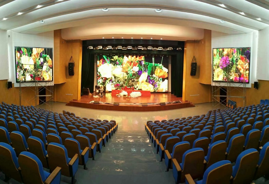 張家港第三職業(yè)高級(jí)中學(xué)報(bào)告廳126㎡室內(nèi)P4完美點(diǎn)亮！