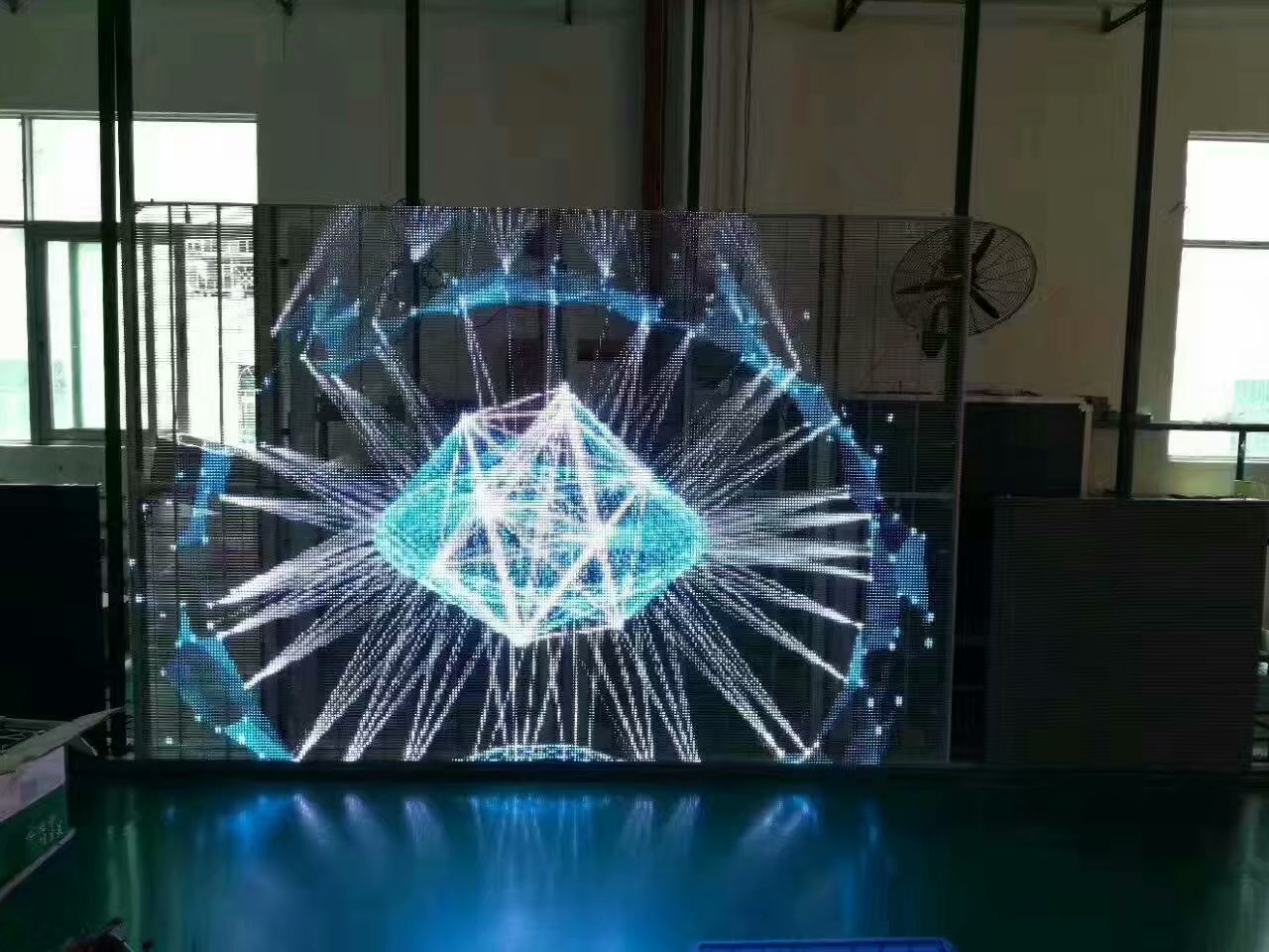 半戶外LED<a href=http://m.zisens.com/toumingping/ target=_blank class=infotextkey>透明屏</a>