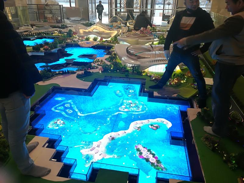 商業(yè)LED<a href=http://m.zisens.com/dizhuan/ target=_blank class=infotextkey>地磚屏</a>