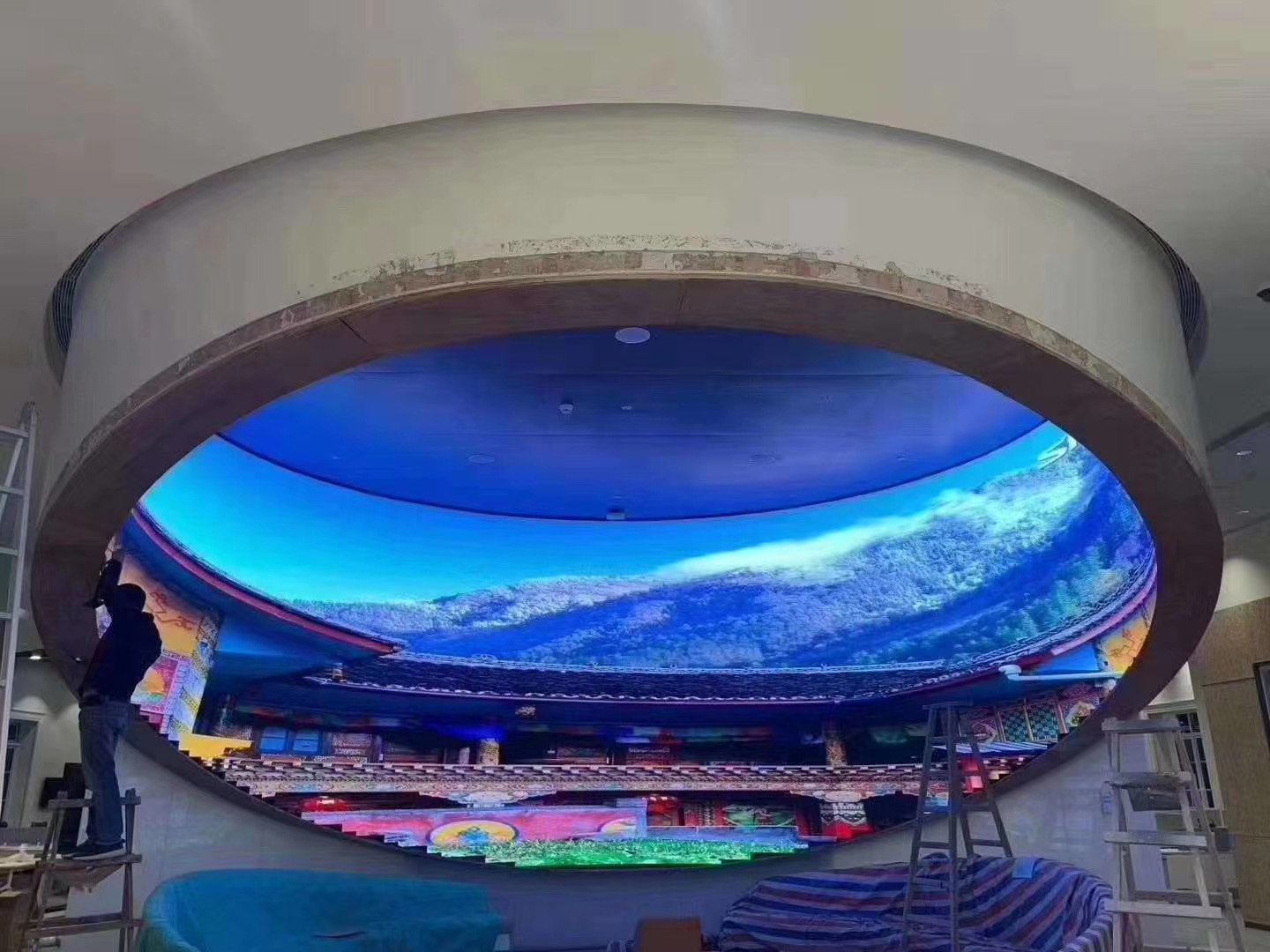 圓形<a href=http://m.zisens.com target=_blank class=infotextkey>led電子屏</a>