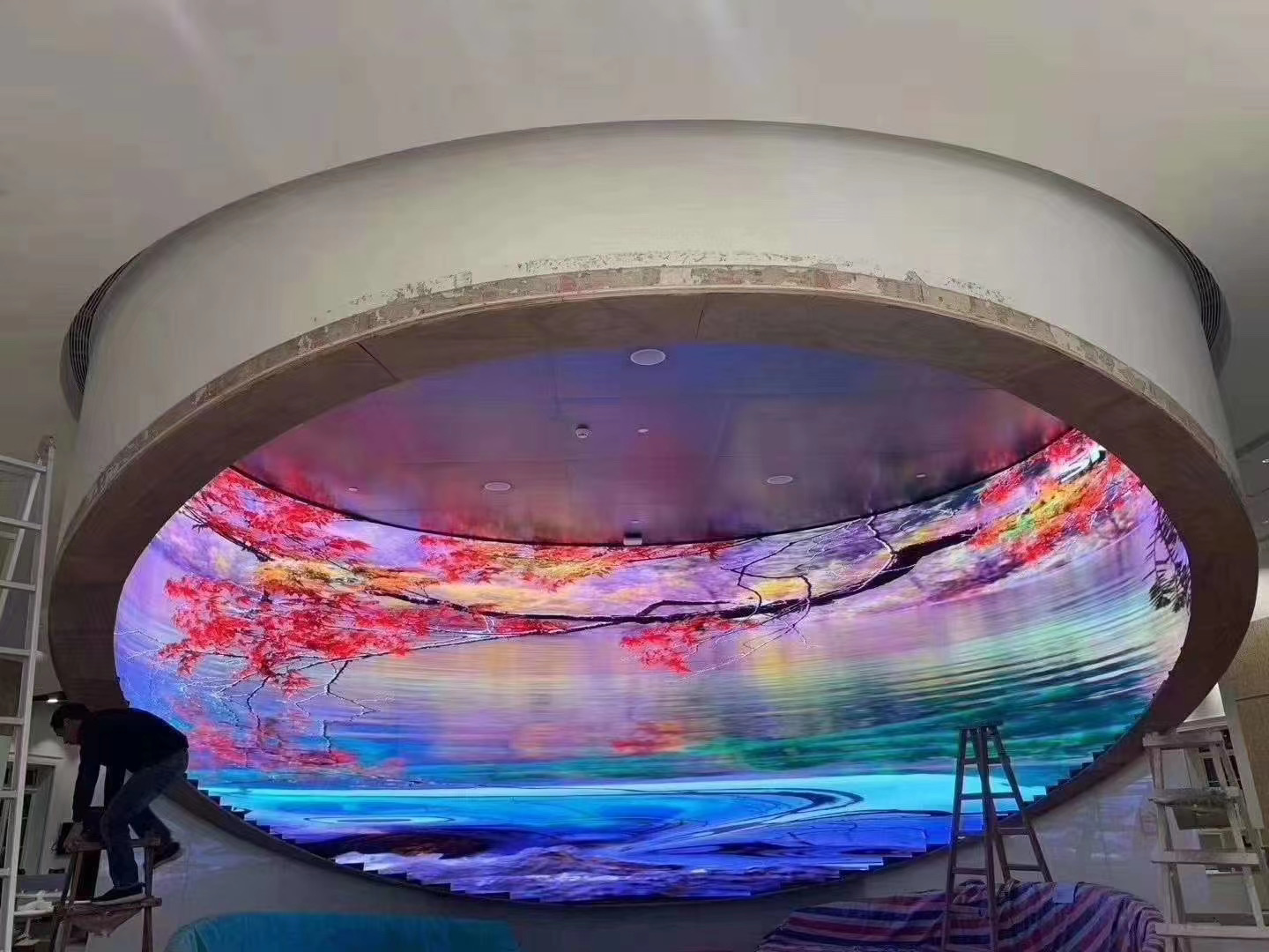 弧形<a href=http://m.zisens.com target=_blank class=infotextkey>led電子屏</a>