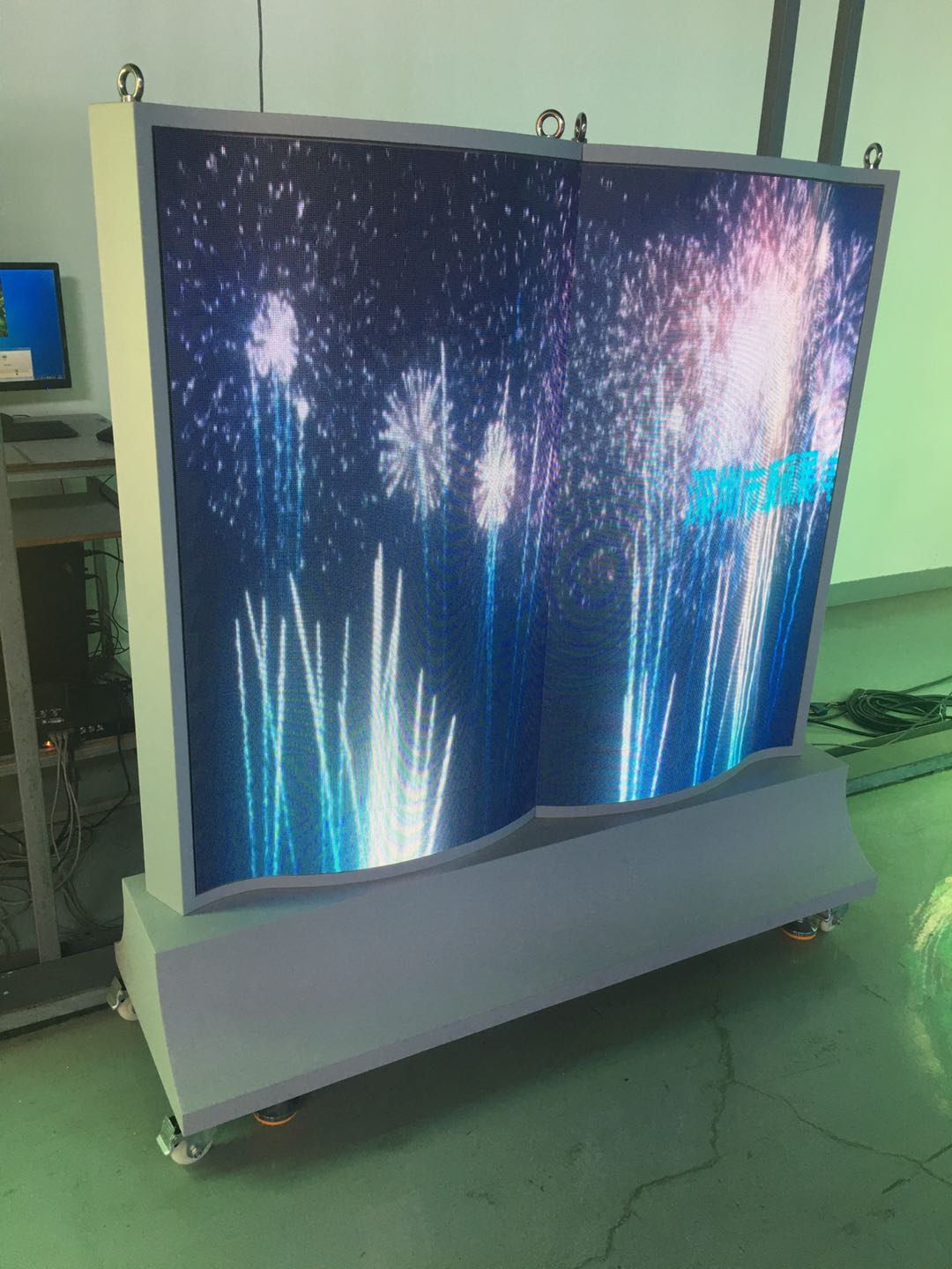 移動(dòng)式<a href=http://m.zisens.com target=_blank class=infotextkey>led顯示屏</a> 移動(dòng)式<a href=http://m.zisens.com target=_blank class=infotextkey>led顯示屏</a>